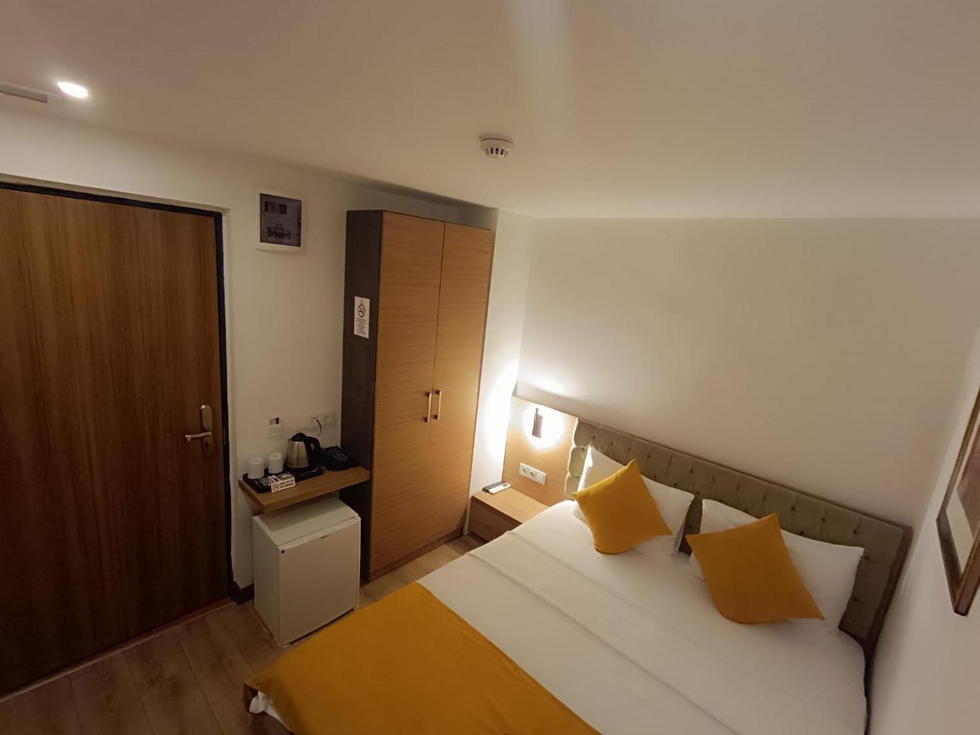 Comfy Otel Antalya Lara Екстер'єр фото